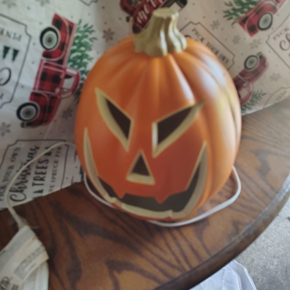 Orange Jack-O'-Lantern Light